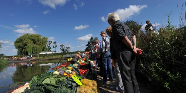 Marché Sur L'eau Marais Isnor 2011 Clairmarais