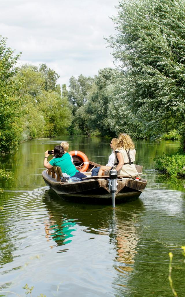 Group boat ride at La Maison du Marais (18)