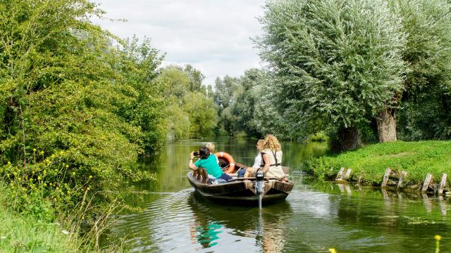 Balade en bateau en Groupe Maison du Marais Bacôve Saint-Martin-Lez-Tatinghem