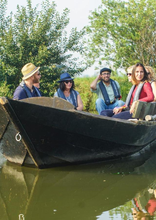 Groupe en Bacôve aux Faiseurs de Bateaux marais Audomarois