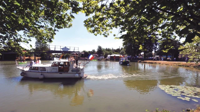 Bassin des 4 Faces 2010 AIRE-SUR-LA-LYS © Photo Carl - Office de Tourisme de la Région de Saint-Omer (1) © Photo Carl - Office de Tourisme de la Région de Saint-Omer (1)